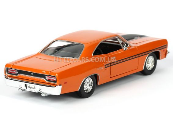 Коллекционная модель машины Maisto Plimouth GTX 1970 1:25 оранжевый 31220O фото