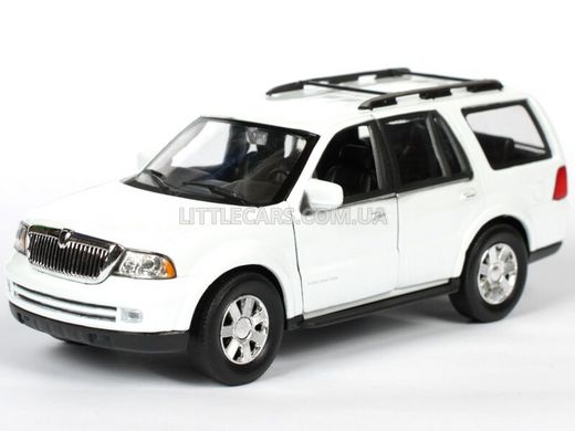 Металлическая модель машины Welly Lincoln Navigator 2005 1:35 белый 39883CW фото